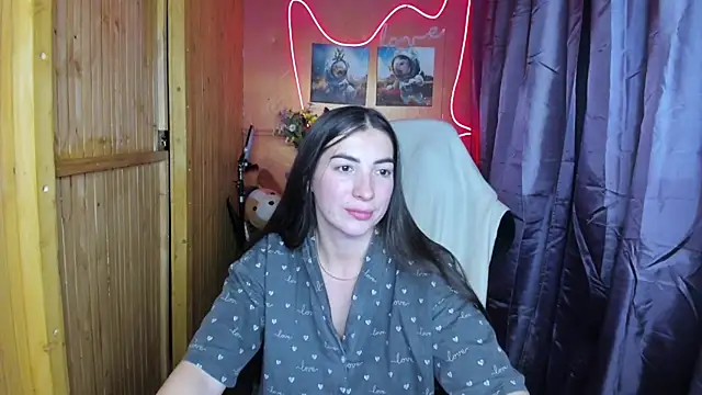 Snapshot of Fiery_Brunette_ chatting on 12-26-24, 06:01 Fiery Brunette online show from 12-26-24, 06:01