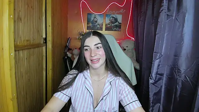 Snapshot of Fiery_Brunette_ chatting on 01-04-25, 12:05 Fiery Brunette online show from 01-04-25, 12:05