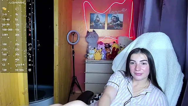 Fiery Brunette  online show from 11-24-25, 02:17