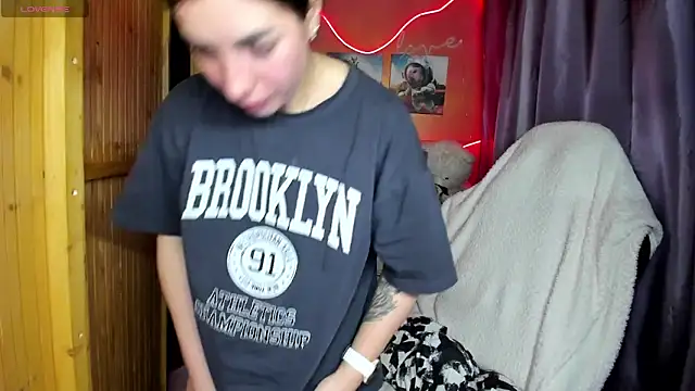 Fiery Brunette  online show from 04-03-26, 05:49