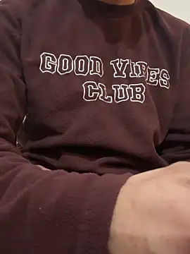 Snapshot of rhuh3991 chatting on 01-12-25, 05:34 rhuh3991 online show from 01-12-25, 05:34