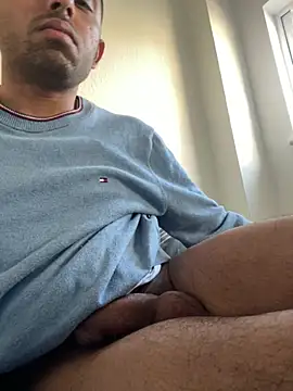 Snapshot of rhuh3991 chatting on 02-27-25, 02:21 rhuh3991 online show from 02-27-25, 02:21