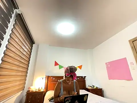 ChocolateCakeQueen online show from 11-09-25, 04:49