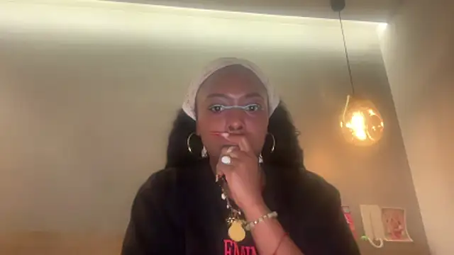 Snapshot of ChocolateCakeQueen chatting on 05-01-26, 03:55 ChocolateCakeQueen online show from 05-01-26, 03:55