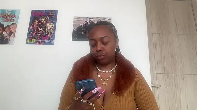 Snapshot of ChocolateCakeQueen chatting on 05-17-26, 02:13 ChocolateCakeQueen online show from 05-17-26, 02:13