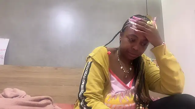 Snapshot of ChocolateCakeQueen chatting on 05-19-26, 03:35 ChocolateCakeQueen online show from 05-19-26, 03:35