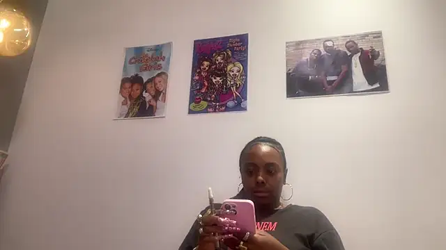 Snapshot of ChocolateCakeQueen chatting on 06-02-26, 12:56 ChocolateCakeQueen online show from 06-02-26, 12:56