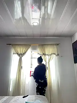 hannahb-e online show from 10-18-25, 04:08