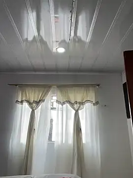 Snapshot of hannahb-e chatting on 06-16-26, 03:58 hannahb-e online show from 06-16-26, 03:58