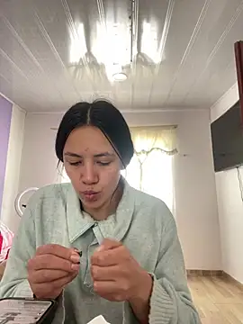 Snapshot of hannahb-e chatting on 07-14-26, 04:45 hannahb-e online show from 07-14-26, 04:45