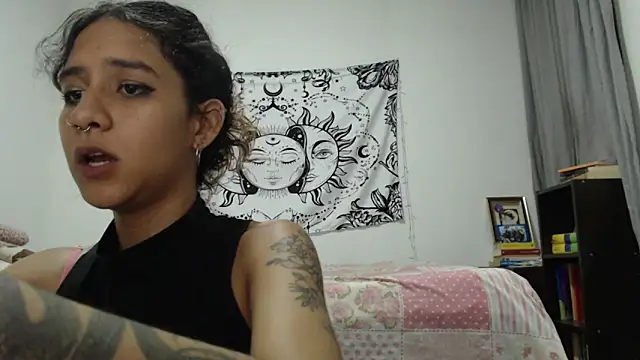 Snapshot of AlinaWoolf_ chatting on 01-13-25, 02:39 AlinaWoolf  online show from 01-13-25, 02:39