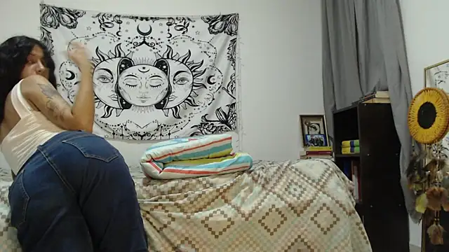 Snapshot of AlinaWoolf_ chatting on 03-11-25, 05:05 AlinaWoolf  online show from 03-11-25, 05:05