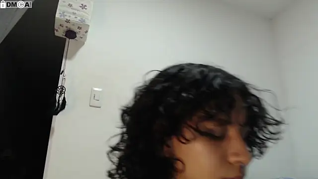 Snapshot of AlinaWoolf_ chatting on 09-16-25, 04:35 AlinaWoolf  online show from 09-16-25, 04:35