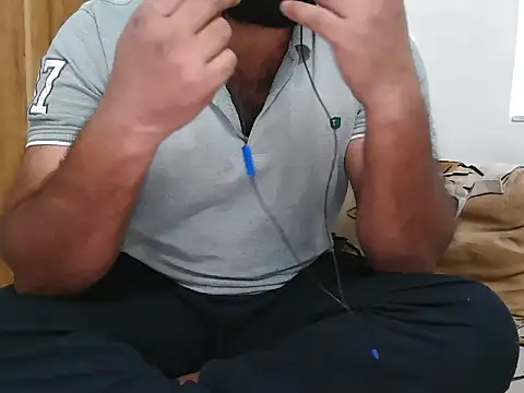 Snapshot of Tamil_Boy28 chatting on 03-07-25, 04:22 Tamil Boy28 online show from 03-07-25, 04:22