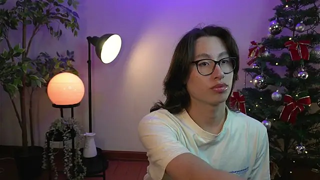 Snapshot of SrLuis18 chatting on 12-08-24, 12:51 SrLuis18 online show from 12-08-24, 12:51