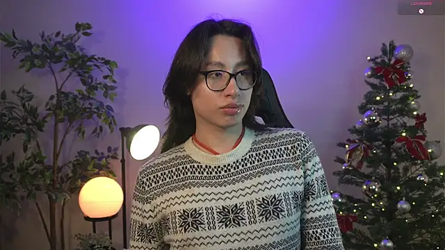 Snapshot of SrLuis18 chatting on 12-24-24, 09:00 SrLuis18 online show from 12-24-24, 09:00