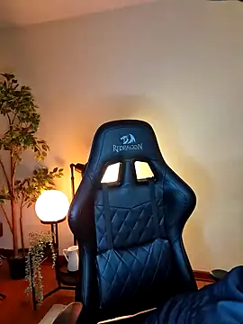 Snapshot of SrLuis18 chatting on 01-18-25, 05:52 SrLuis18 online show from 01-18-25, 05:52