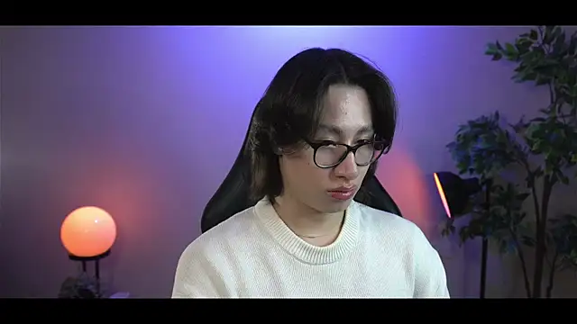 Snapshot of SrLuis18 chatting on 02-10-25, 10:30 SrLuis18 online show from 02-10-25, 10:30