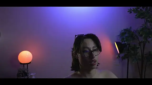 Snapshot of SrLuis18 chatting on 02-11-25, 04:44 SrLuis18 online show from 02-11-25, 04:44