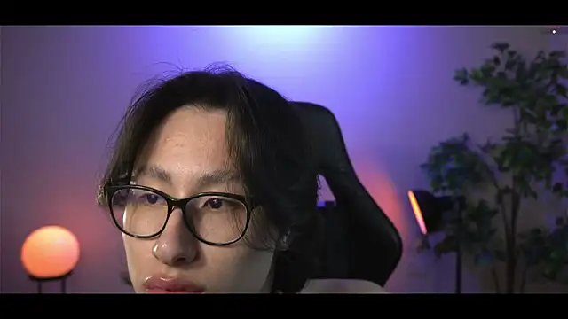 Snapshot of SrLuis18 chatting on 02-15-25, 12:48 SrLuis18 online show from 02-15-25, 12:48