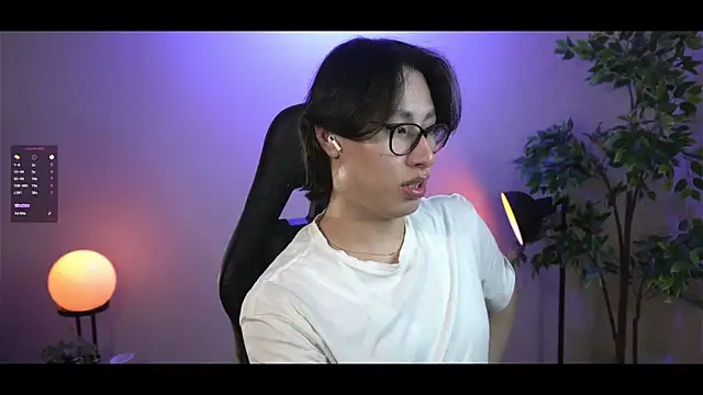 Snapshot of SrLuis18 chatting on 02-25-25, 02:47 SrLuis18 online show from 02-25-25, 02:47