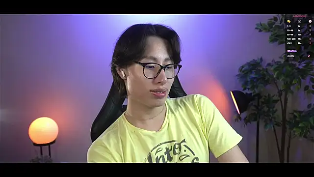 Snapshot of SrLuis18 chatting on 03-10-25, 05:11 SrLuis18 online show from 03-10-25, 05:11