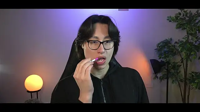 Snapshot of SrLuis18 chatting on 03-20-25, 10:40 SrLuis18 online show from 03-20-25, 10:40