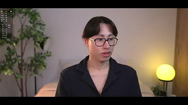 Snapshot of SrLuis18 chatting on 09-10-25, 10:32 SrLuis18 online show from 09-10-25, 10:32