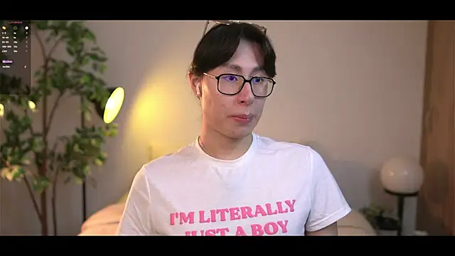 Snapshot of SrLuis18 chatting on 09-13-25, 01:38 SrLuis18 online show from 09-13-25, 01:38