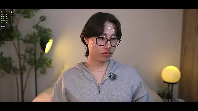 Snapshot of SrLuis18 chatting on 10-26-25, 12:49 SrLuis18 online show from 10-26-25, 12:49