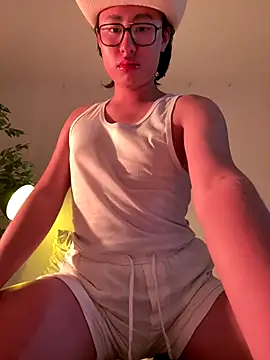 Snapshot of SrLuis18 chatting on 11-07-25, 03:06 SrLuis18 online show from 11-07-25, 03:06