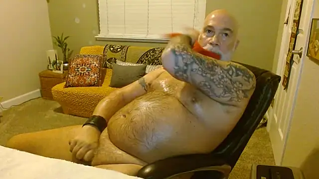 Snapshot of musclebearnips chatting on 11-17-25, 01:11 musclebearnips online show from 11-17-25, 01:11