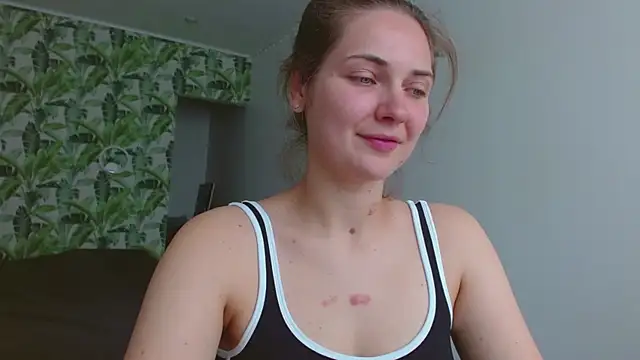 Snapshot of Olivia_shine chatting on 06-25-26, 05:12 Olivia shine online show from 06-25-26, 05:12