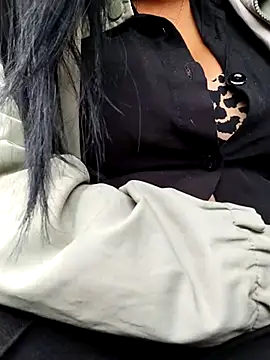 Emily Wane online show from 11-27-25, 09:06