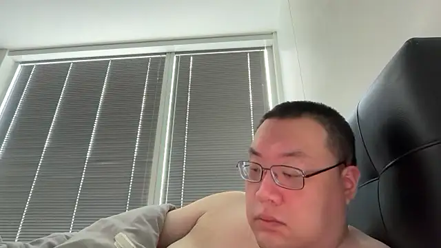 Snapshot of slaveasianboy chatting on 06-06-26, 06:56 slaveasianboy online show from 06-06-26, 06:56