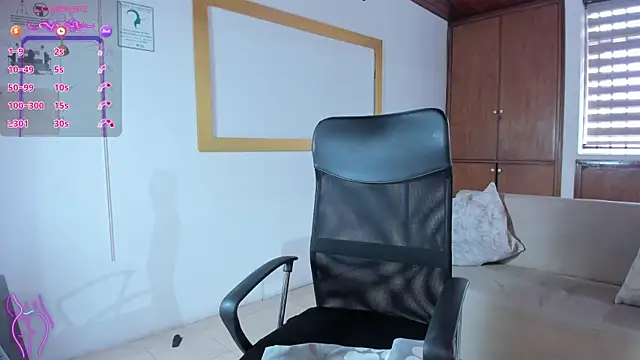 Snapshot of victoria_mooree chatting on 11-08-25, 05:12 victoria mooree online show from 11-08-25, 05:12