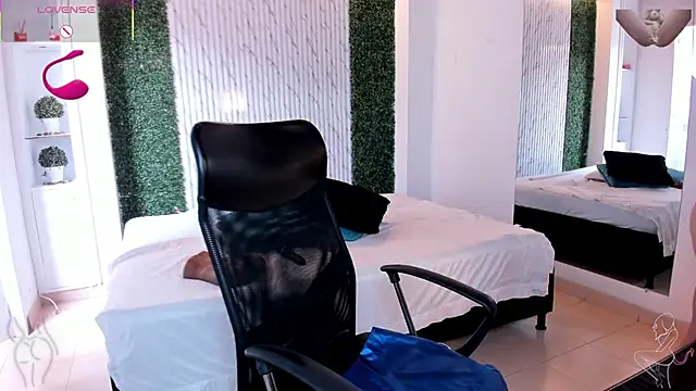 Snapshot of victoria_mooree chatting on 02-18-26, 04:47 victoria mooree online show from 02-18-26, 04:47