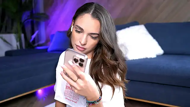 Snapshot of EsmeAinsley chatting on 11-14-25, 01:15 EsmeAinsley online show from 11-14-25, 01:15