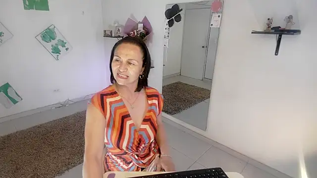 lollita 23  online show from 05-28-26, 08:17