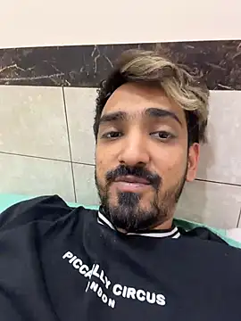 Snapshot of hornyguy271192 chatting on 02-21-26, 01:45 hornyguy271192 online show from 02-21-26, 01:45