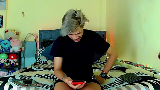 Snapshot of Liamscott_ chatting on 04-23-26, 10:34 Liamscott online show from 04-23-26, 10:34