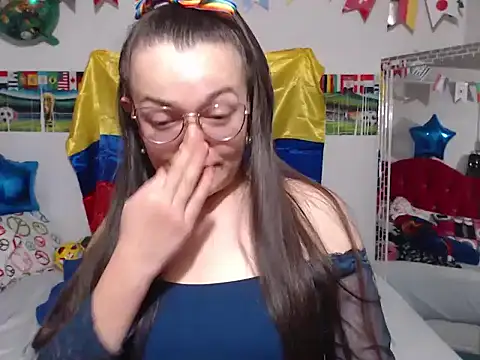 Snapshot of Angela_18honey chatting on 07-05-26, 04:07 Angela 18honey online show from 07-05-26, 04:07