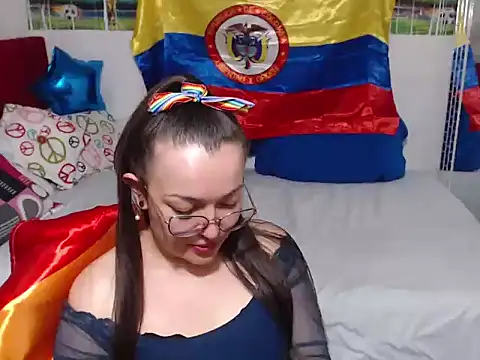 Snapshot of Angela_18honey chatting on 07-05-26, 04:19 Angela 18honey online show from 07-05-26, 04:19