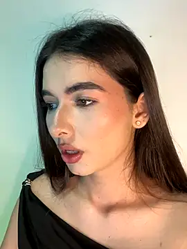 Snapshot of Coralinee_01 chatting on 11-15-25, 12:41 Coralinee 01 online show from 11-15-25, 12:41