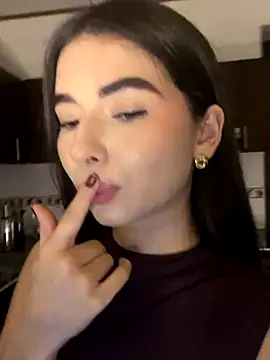 Coralinee 01 online show from 11-26-25, 12:44