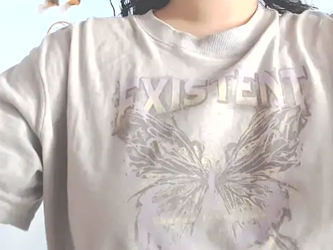 Snapshot of Amara18_ chatting on 12-15-24, 04:18 Amara18 online show from 12-15-24, 04:18