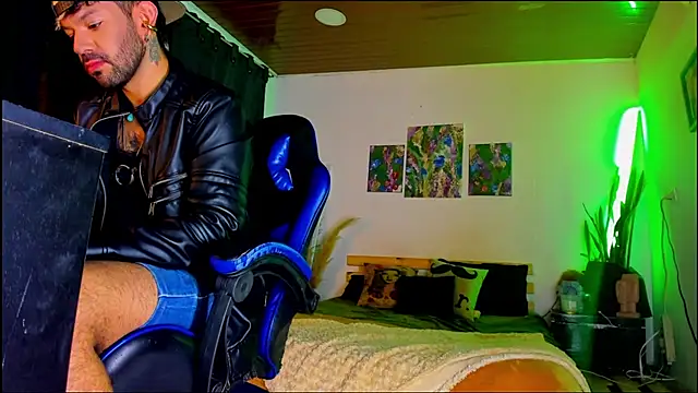 LatinMilk  online show from 02-19-26, 05:36