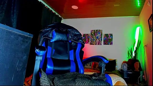 LatinMilk  online show from 02-21-26, 11:28