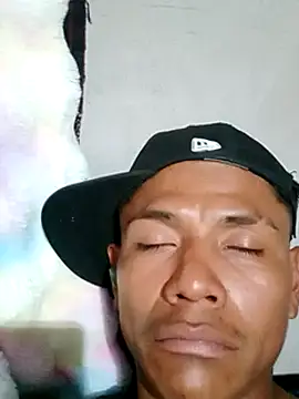 Snapshot of Moreno1813 chatting on 02-18-25, 07:10 Moreno1813 online show from 02-18-25, 07:10