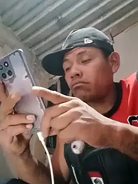 Snapshot of Moreno1813 chatting on 03-09-25, 05:11 Moreno1813 online show from 03-09-25, 05:11